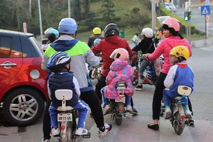 电动车需要符合哪些条件,有C1驾照能骑电动车吗?交警给出解释